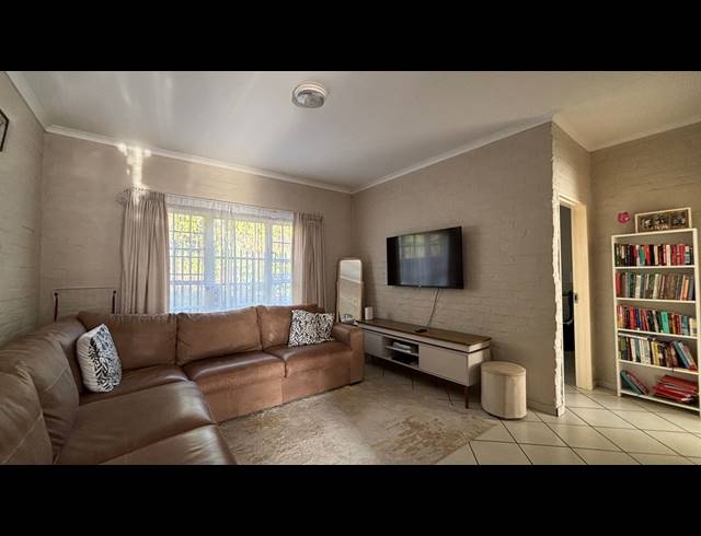 2 BEDROOM APARTMENT TO LET IN SONHEUWEL
